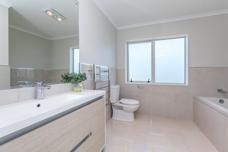 Photo of property in 14 Manutewhau Road, Massey, Auckland, 0614