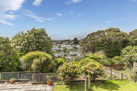 Photo of property in 25 Sievers Grove, Cannons Creek, Porirua, 5024