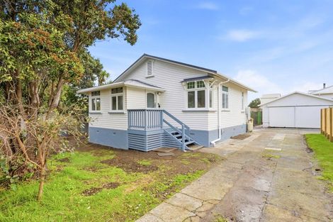 Photo of property in 1 Karewa Street, Castlecliff, Whanganui, 4501