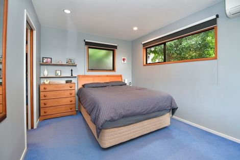 Photo of property in 70 Waiora Road, Stanmore Bay, Whangaparaoa, 0932