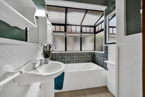 Photo of property in 31 Lyn Street, Lynmouth, New Plymouth, 4310