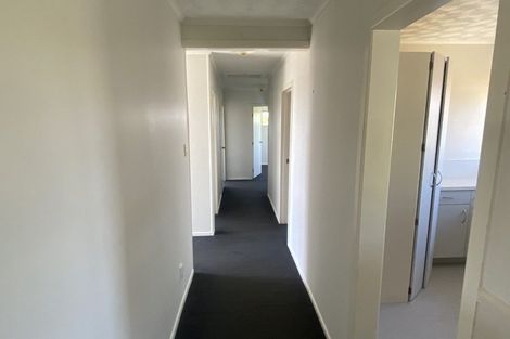 Photo of property in 98 Tirimoana Road, Te Atatu South, Auckland, 0602