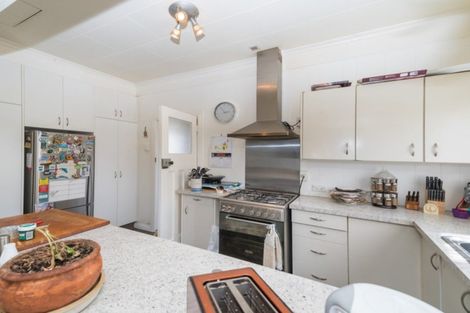 Photo of property in 18 Kowhai Avenue, Takaro, Palmerston North, 4410