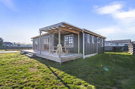 Photo of property in 18 Norton Street, Foxton Beach, Foxton, 4815