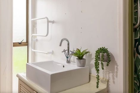 Photo of property in 57 Arapito Road, Titirangi, Auckland, 0604