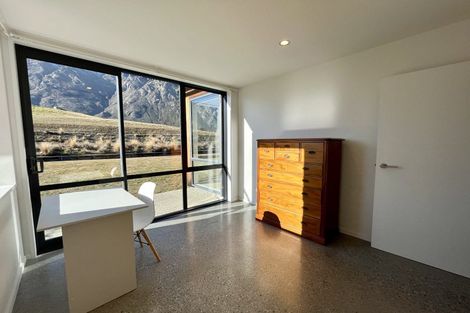 Photo of property in 9 Rabbiters Crescent, Jacks Point, Queenstown, 9371