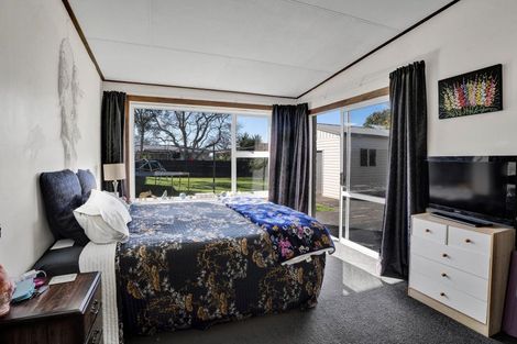 Photo of property in 6 Kowhai Street, Inglewood, 4330