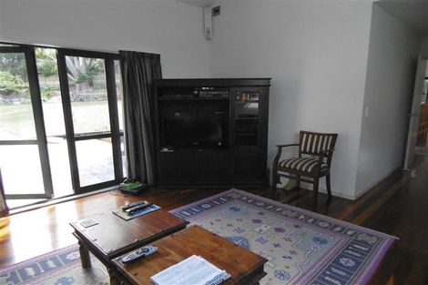 Photo of property in 31 Almond Grove, Greenhithe, Auckland, 0632