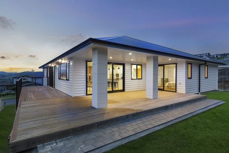 Photo of property in 8 Canary Way, Whitby, Porirua, 5024