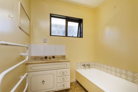 Photo of property in 2 Caroline Crescent, Highbury, Palmerston North, 4412