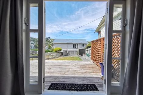 Photo of property in 5 Freeling Street, Island Bay, Wellington, 6023
