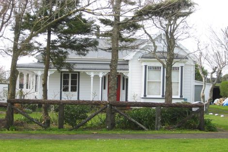 Photo of property in 14 Mouatt Street, Waitara, 4320