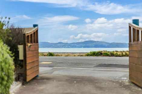 Photo of property in 105 Marine Parade, Eastbourne, Lower Hutt, 5013