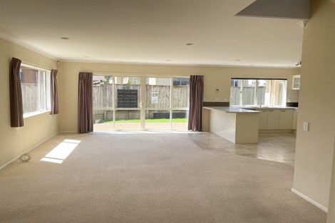 Photo of property in 6 Oswald Close, Flat Bush, Auckland, 2016