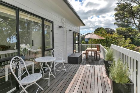 Photo of property in 12 Twin Wharf Road, Herald Island, Auckland, 0618