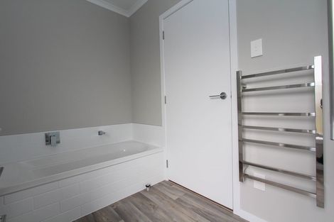 Photo of property in 2b Yorkshire Road, Silverdale, Hamilton, 3216