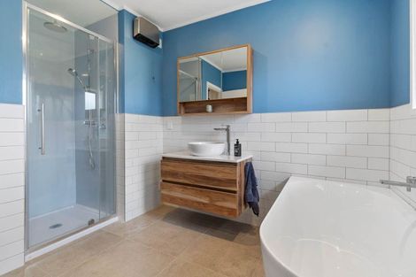 Photo of property in 4239a Great North Road, Glendene, Auckland, 0602