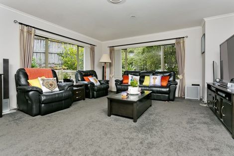 Photo of property in 37 Condor Place, Unsworth Heights, Auckland, 0632