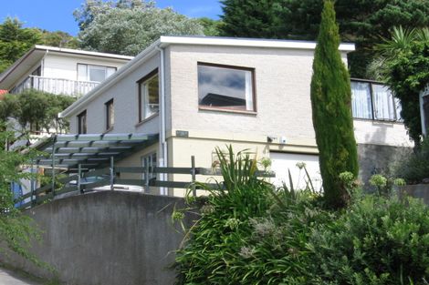 Photo of property in 18 Southern Cross Crescent, Island Bay, Wellington, 6023