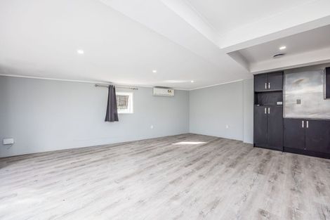 Photo of property in 38 Staincross Street, Green Bay, Auckland, 0604