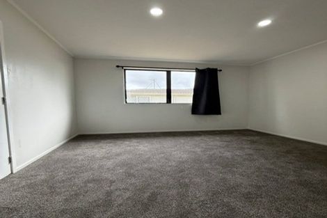 Photo of property in 1/4 Eulogy Place, Randwick Park, Auckland, 2105