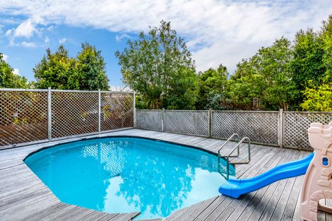 Photo of property in 7 Pokapu Street, Titirangi, Auckland, 0600