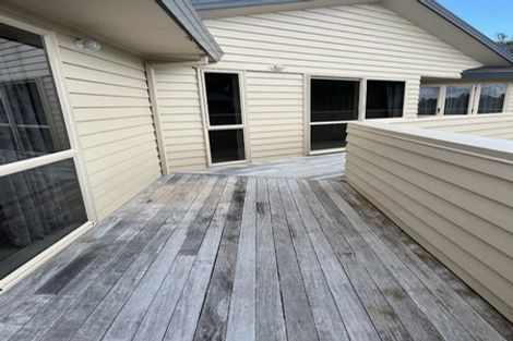 Photo of property in 4 Nottingham Place, Northcross, Auckland, 0630