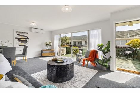 Photo of property in 2/12 Bay Street, Red Beach, 0932