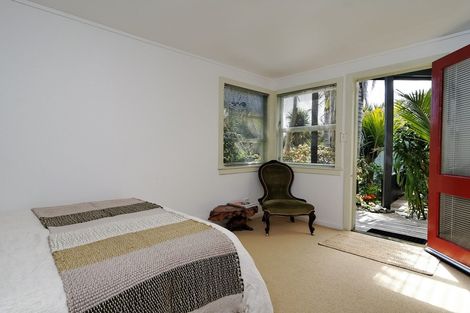 Photo of property in 5 Rayner Road, Piha, New Lynn, 0772
