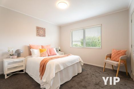Photo of property in 14 Cheyne Walk, Newlands, Wellington, 6037