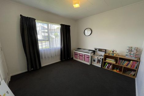 Photo of property in 4 Luxor Place, Massey, Auckland, 0614