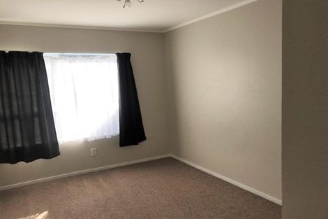 Photo of property in 2/18 Barbados Drive, Unsworth Heights, Auckland, 0632