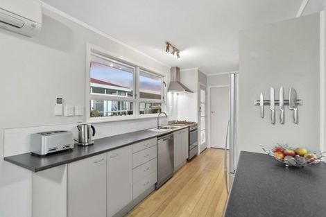 Photo of property in 18 Braid Road, St Andrews, Hamilton, 3200