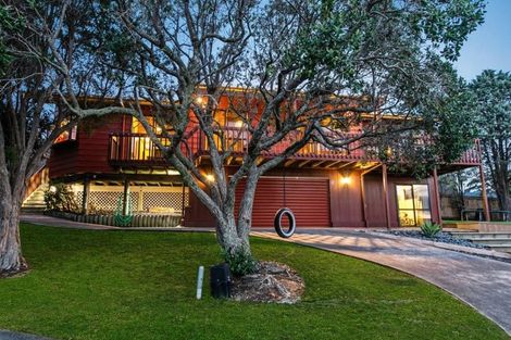 Photo of property in 17 Sungrove Rise, Sunnyvale, Auckland, 0612