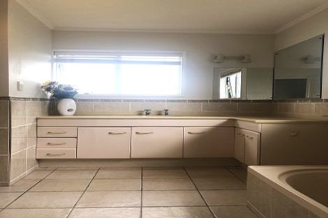 Photo of property in 2 Sylvan Park Avenue, Milford, Auckland, 0620