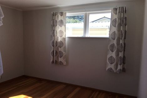 Photo of property in 2 Gibbons Crescent, Castlecliff, Whanganui, 4501