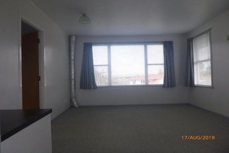 Photo of property in 2 Nielsen Place, Massey, Auckland, 0614