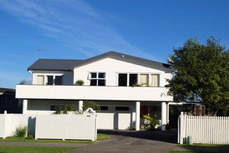 Photo of property in 25a Paparoa Road, Cockle Bay, Auckland, 2014