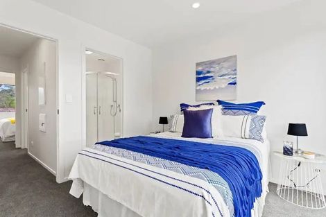 Photo of property in 27 Meg Lane, Glen Eden, 0602