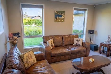 Photo of property in 7 Laly Haddon Place, Matakana, Warkworth, 0985