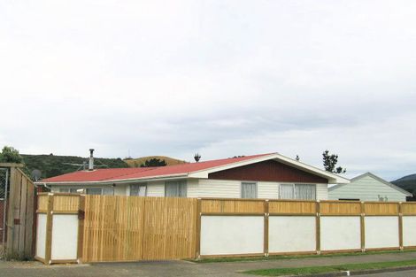Photo of property in 51 Aniseed Grove, Timberlea, Upper Hutt, 5018