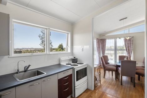 Photo of property in 24 Sycamore Drive, Sunnynook, Auckland, 0620