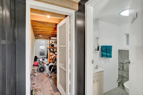 Photo of property in 28 Pararewa Drive, Whalers Gate, New Plymouth, 4310