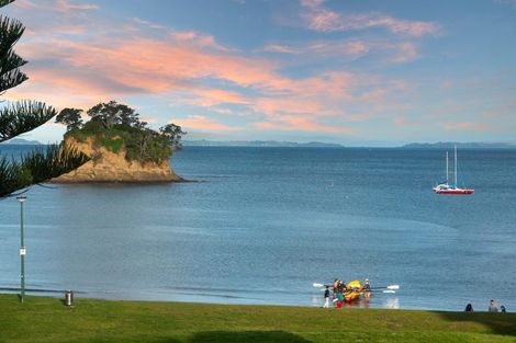 Photo of property in 2/946 Beach Road, Waiake, Auckland, 0630
