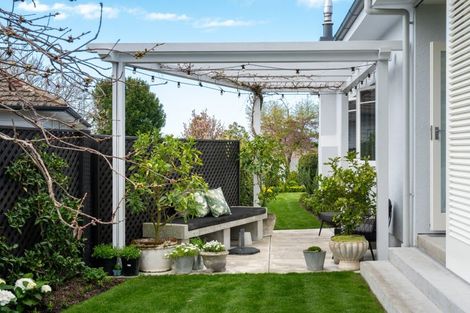 Photo of property in 30 Tauroa Road, Havelock North, 4130