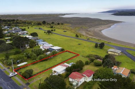 Photo of property in 94 Maunsell Road, Port Waikato, 2695