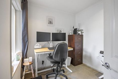 Photo of property in 1 Orlando Close, Frankleigh Park, New Plymouth, 4310