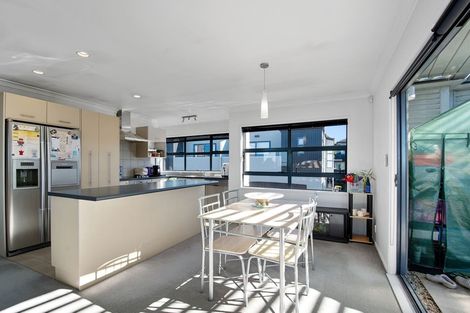 Photo of property in 143c Wiseley Road, West Harbour, Auckland, 0618