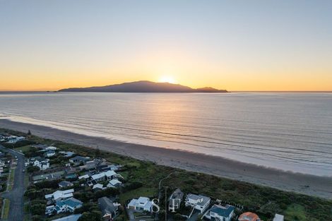 Photo of property in 155 Field Way, Waikanae Beach, Waikanae, 5036