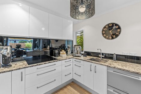 Photo of property in 9 Millstone Lane, Henderson, Auckland, 0612